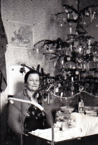 Milena Ručková's, then Pětrošová's, first Christmas with her grandmother / 1940