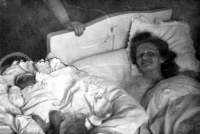 Milena Ručková with her mother Marie Pětrošová shortly after giving birth / 1940