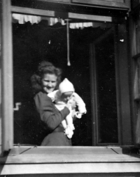 Milena with her aunt Štěpánka / 1940