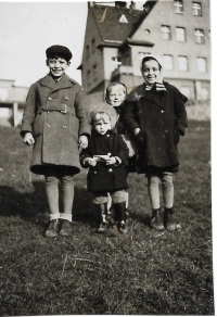 Hana Vrbická with other children
