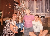 Jindřiška Kolocová s dcerou a vnoučaty