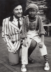 Josef Kundera with his son Filip in the play Divotvorný hrnec, Horácké divadlo Jihlava, 1997