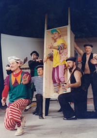 Scapin the Schemer, Josef Kundera third from the right, Horácké divadlo Na Kopečku, Jihlava, 1994