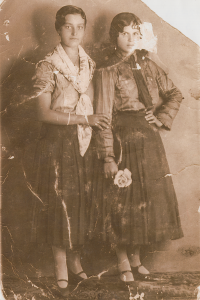 Kirša Klimtová, father's cousin (left) and Anna Lagrynová (nicknamed Muchola), father's sister, later married Chadrabová, Prague, 1920s - 1930s