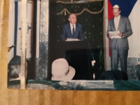 Bratislava 1991, Martin Rodan translates for President Chajim Herzog in the synagogue on Heyduková