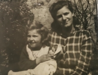 With her mum in Vodňany, 1939