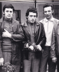 Jan Blizňák (uprostřed) po rekordu na Dole Staříč – závod Chlebovice, 1975