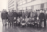 Jan Blizňák (stojící úplně uprostřed) s kolektivem z Dolu Staříč, 70. léta