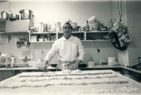 Petar Erak baking burek pie at Café Shabu, 2002