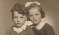 Eva with her brother, 1949