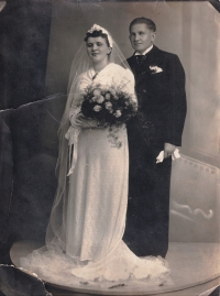 Wedding of Jindřich Kubienka's parents, Arnošt and Štěpánka / around 1940