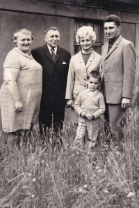 Jindřich Kubienka with his wife, son, mother and her partner / around 1969