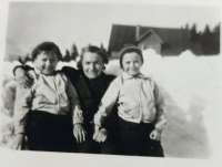 Witness´s siblings Standa and Blanka and their mum, Na Slovance in 1956 