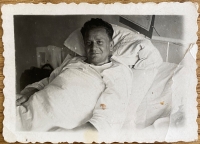 Poslední fotka Ladislava Poláčka před smrtí v pelhřimovské nemocnici po fingované operaci slepého střeva 