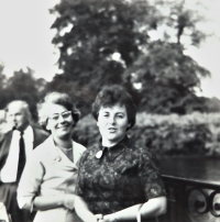 Alena Buchalová na návštěvě v Londýně u Lizzy Schwarzerové, rok 1967