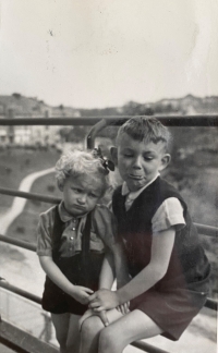 S kamarádem Petrem Brodilem v roce 1944