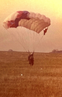 Zbyněk Jakš landing with parachute, 1984