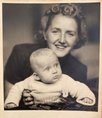 With her mum in 1941