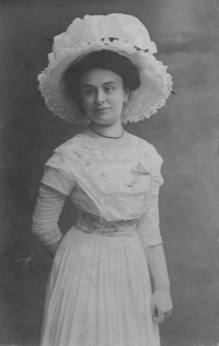 Clara Rabl Flusser, sister of grandfather Otto Flusser, *1887 Teplice, +1942 Malý Trostinec