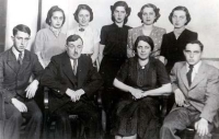 His mother's family - Flusser family, ca. 1930. Alice Krausová in the second row on the far right