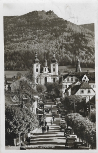 Hotel Perun (původně Kaiserhof, později Scholz) na předválečné pohlednici