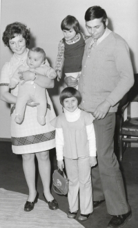 S manželkou Sylvou a dětmi Alicí, Šárkou a Tomášem