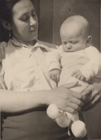 Strážnický Lubomír with his mother, 1945