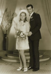 Wedding with his first wife Sylva Brzáková, 1971