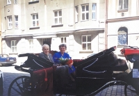 Carriage ride around Prague on the occasion of the Černý couple's golden wedding