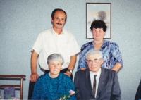 Miroslava with brother and parents