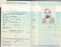 Britský pas Jana Kavana na jméno Jan David z 80. let 20. století. Uvádí v něm povolání ředitel společnosti