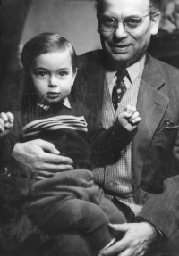 Tomáš Kraus with his father in 1956