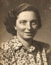 Alice Krausová, passport photo