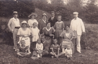 Rodinná fotka z roku 1921