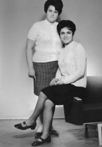 The narrator's aunts, Květa and Marie, Josef Serinek's daughters from his second marriage.
