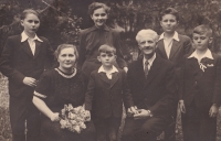 Kristina Tesková with parents and brothers, 1955