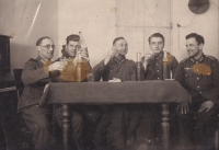 Strýc Karel Hlubek (úplně vlevo), 1942