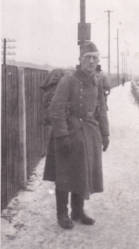 Strýc Karel Hlubek jako voják wehrmachtu, cca 1945