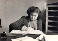 Miloslava Mráčková as an accountant in a bank