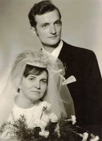 With his wife Ludmila in a wedding photo of August 29, 1970