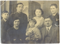 Rodina otce Oldřicha Hoška (první zleva)