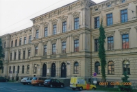 Reálka, později reálné gymnázium, které pamětník navštěvoval v letech 1941–1949, Komenského ulice, Hradec Králové