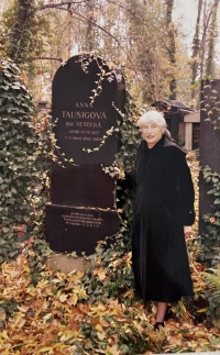 Peggy Cousins at the New Jewish Cemetery in Prague, Olšany standing by the grave of Anna Taussig, Vera´s great grandmother, about 2001