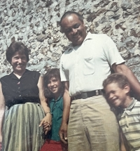 From left Peggy Cousins, Daniella, Harold and Mark, 1968