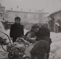 Oldřich Řičánek as a child in a pram, with his brother and mother in the yard of the Sokolský dům in Holešov, where they lived, 2nd half of the 1930s