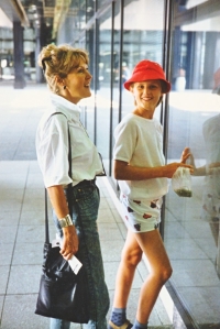 Eva Jiřičná with her nephew Jan Pokorný in Paris, 1988