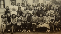 Jaroslava's class at grammar school, Jaroslava top middle marked with a cross over her head, 1939