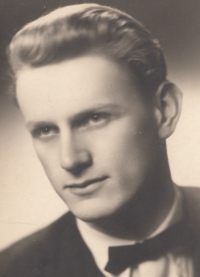 Jan Herejk in 1948, graduation photo