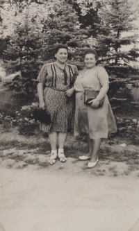 Mum Marie Řičánková on the right