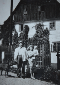 Jan Průša with his mother and grandfather